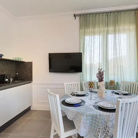 Apartment Cloe Lesa